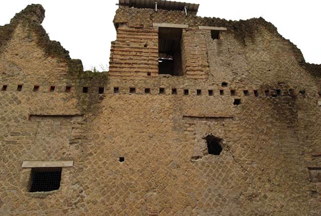 A large brick building
Description generated with very high confidence